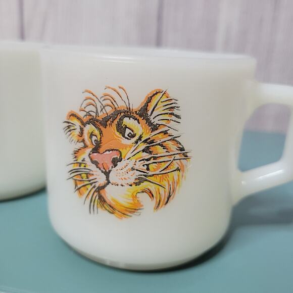 Vintage 60s Exxon/Esso Oil Tray and 2 Matching Anchor Hocking Milk Glass Mugs - Picture 13 of 16